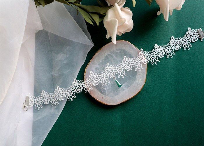 HUANZHI 2020 Sweet New Wavy Flower White Lace Imitation Pearl Pendant Clavicle Chain Choker Necklace for Women Wedding Jewelry