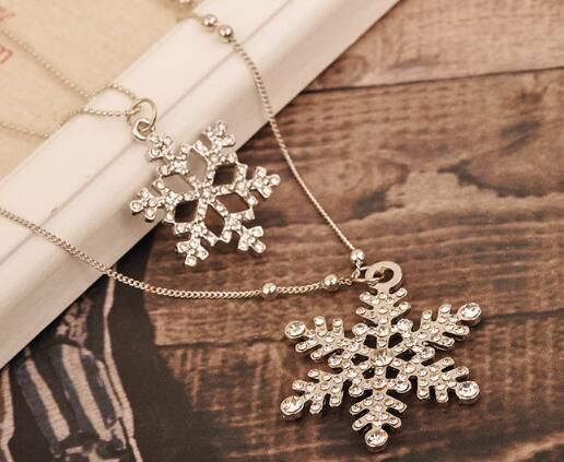Hot Sell Lovely Maple Leaf Long Beaded Chain Tassel Pendant Necklace Women Office Lady Imitation Pearl Jewelry Gifts 035
