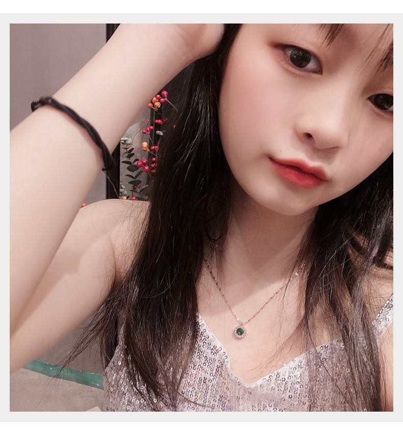 Simple Look Pendant Necklace for Women