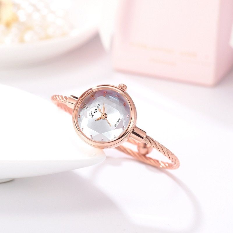The  Women Watch Exquisite Simple Fashion Bracelet Watches Personality Magic Color Dial Bracelet Watch For Women montre femme