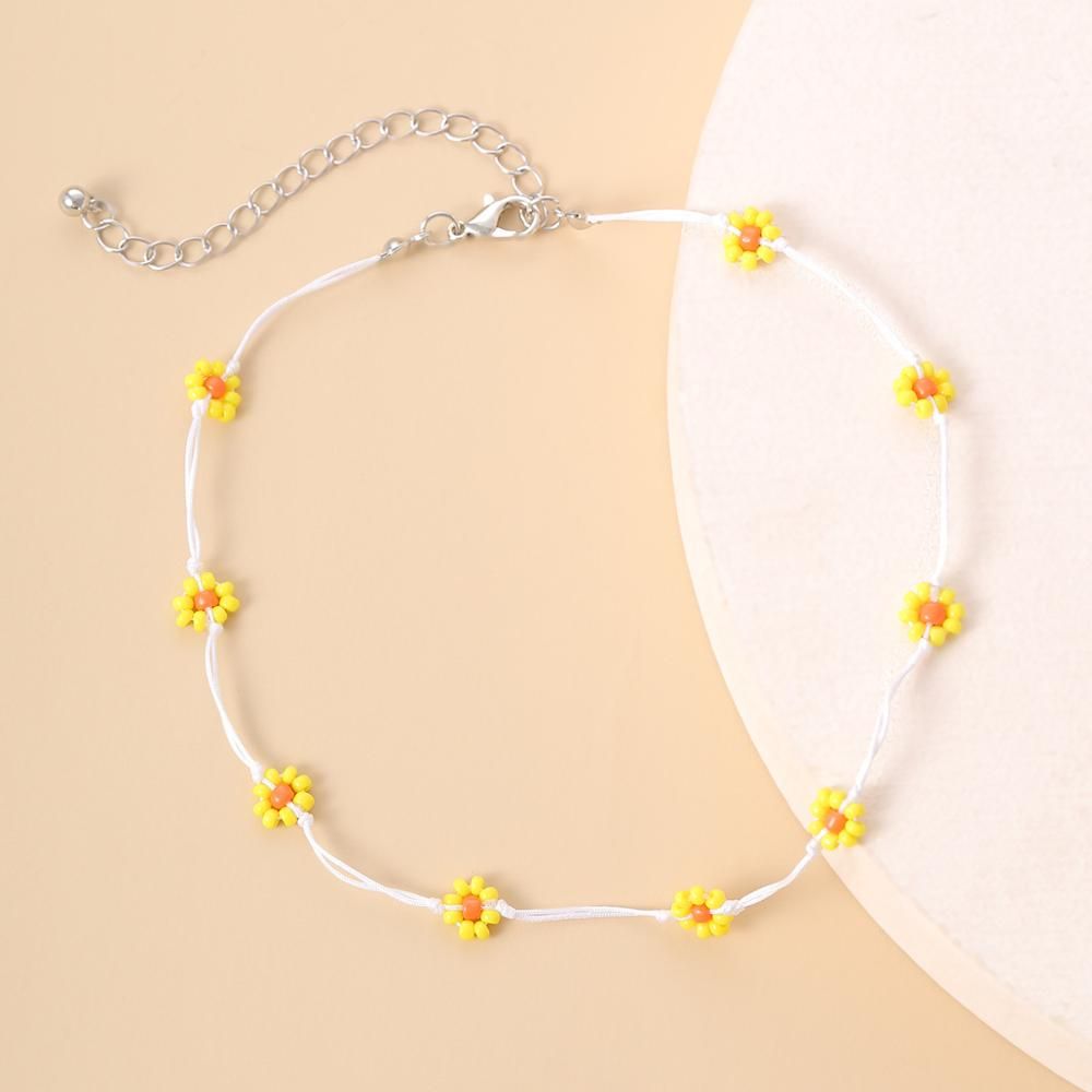HangZhi 2020 New Summer Sweet Choker Colorful Flowers Transparent Crystal Acrylic Beaded Clavicle Necklace for Women Jewelry
