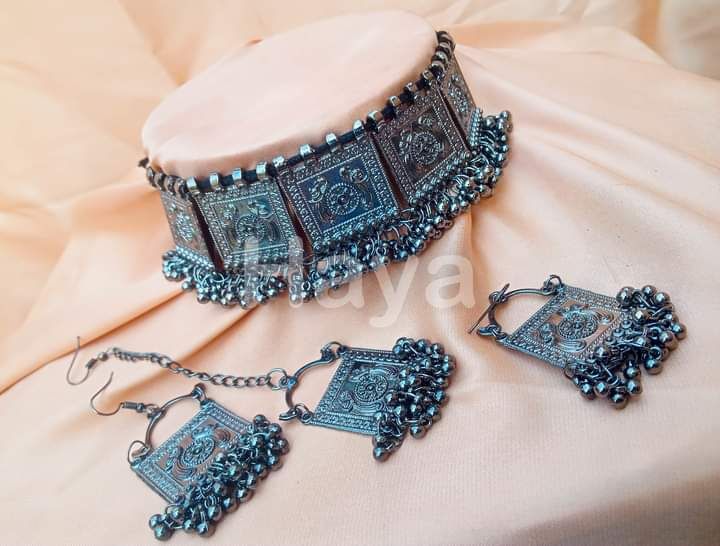 Exclusive fashionable choker necklace with Earing and Tikli set /tarsel design jewellery set /bridal jewellery set for women /girls