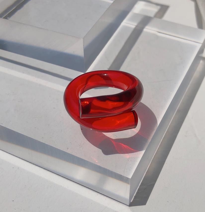 HUANZHI 2020  Colorful Transparent Acrylic Twisted Rings for Women Girls Korea Resin Staggered Ring Party Jewelry Gifts