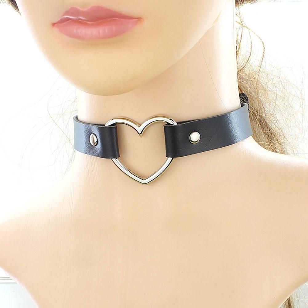 Hot Fashion Sexy Punk Leather Choker Heart Studded Spike Rivet Buckle Collar Funky Torques Necklace Jewelry