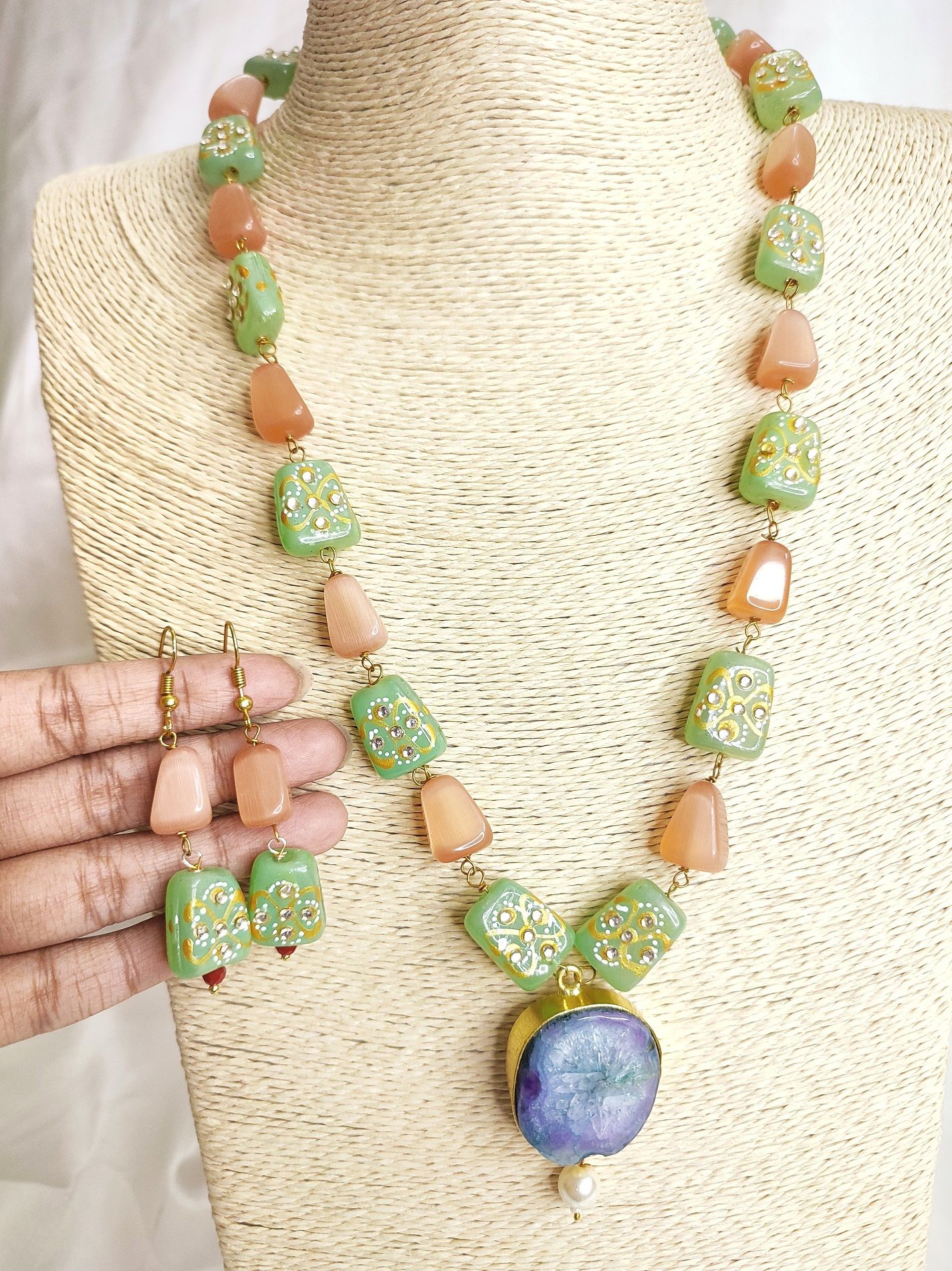 Hand Crafted Antique Matt Golden Natural Stone Uncut Stone Indian Beautiful Fashionable necklace elegant trendy pendant set For Women