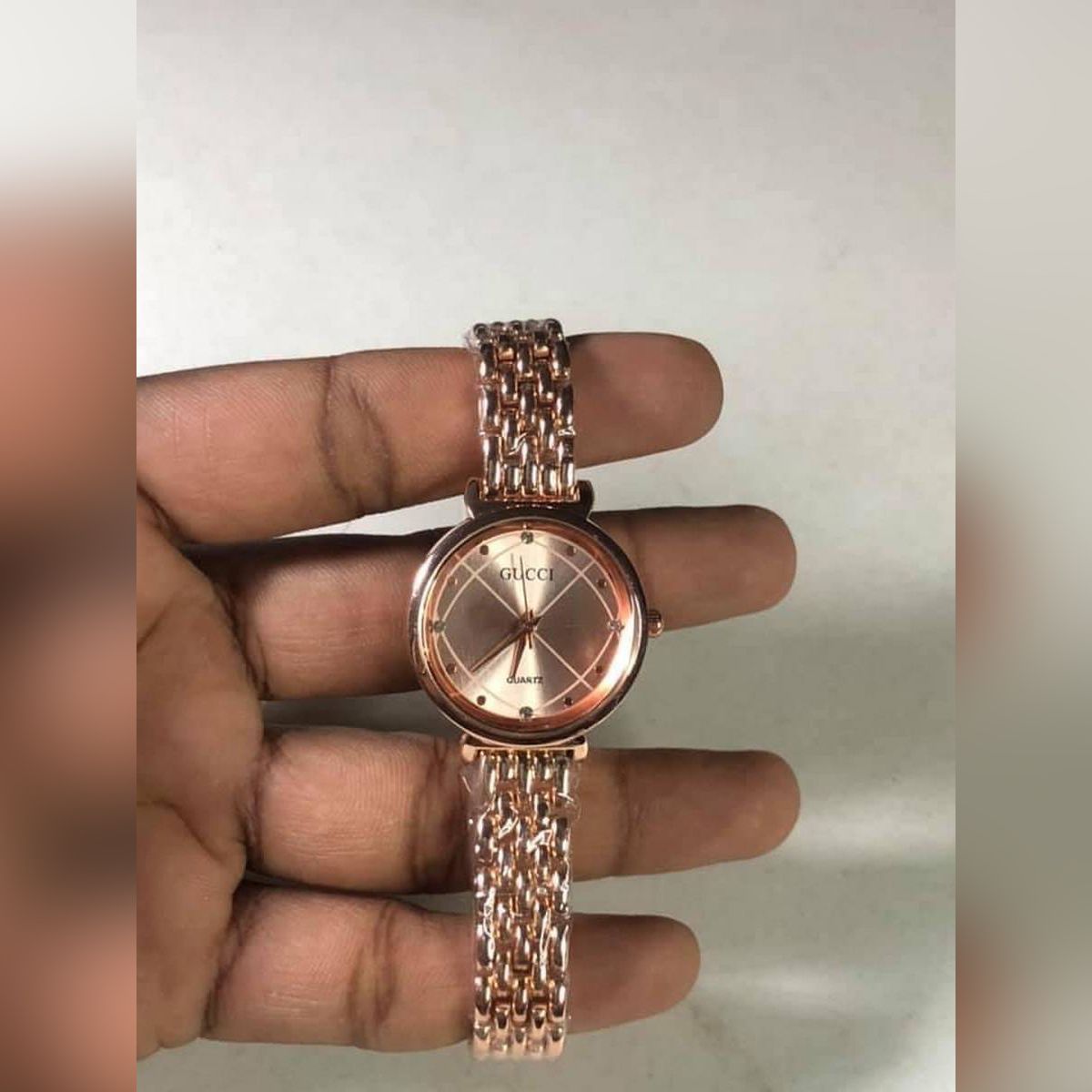 Stylish Fashion Bracelet Waterproof Watch Strap Dashing Looks Casual Luxury Use Watch For Women