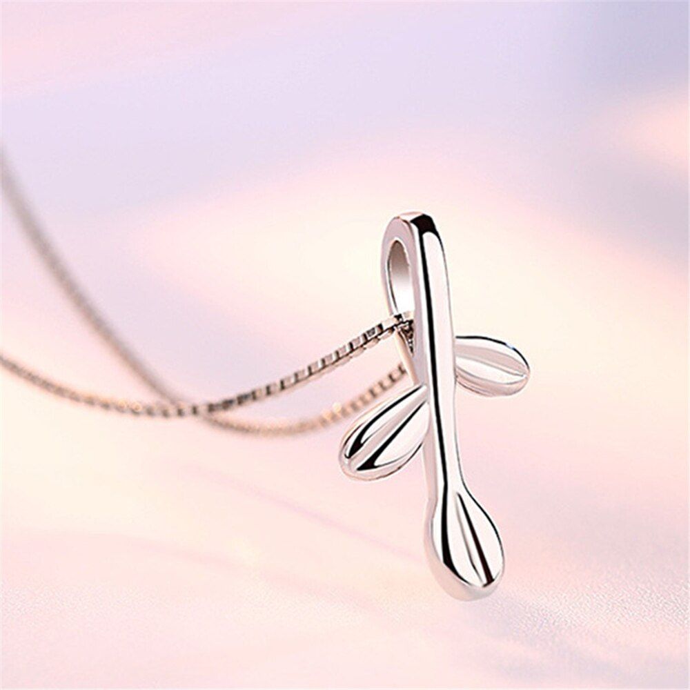 female models color leaves necklace pendants fashion simple creative pastoral leaves buds pendant jewelry