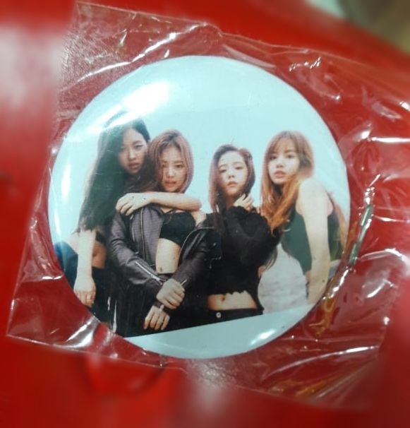 Custom Black Pink BLINK Tinplate Brooch Pin Badge (BP016)