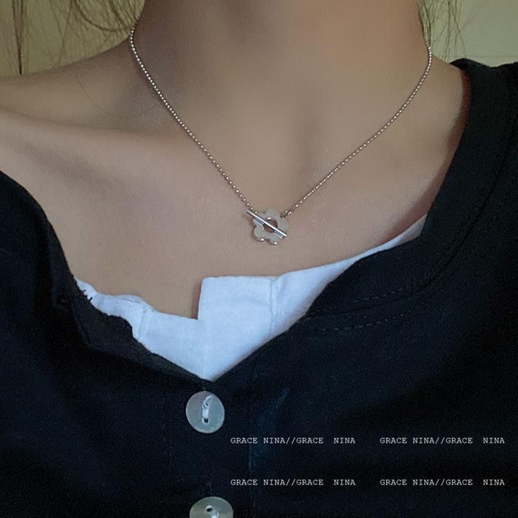 OT buckle flower necklace ins clavicle chain female niche design sense simple necklace cool personality