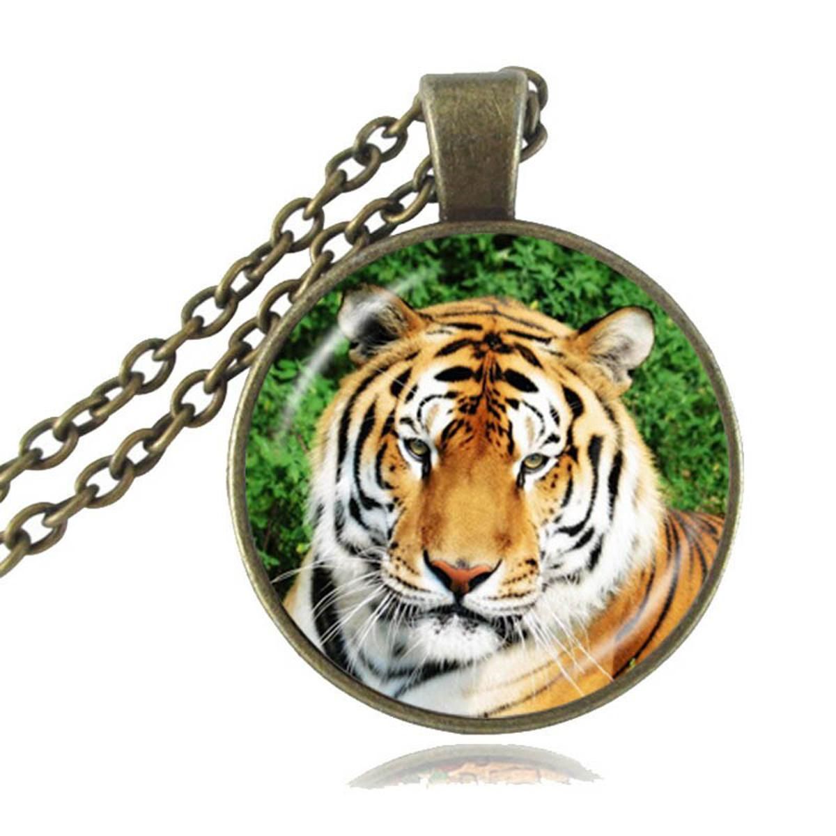 Tiger Necklace Nature Big Cat Pendant Jungle Wildlife Animal Jewelry Glass Cabochon Round Bronze Sweater Necklace for Lover HZ1