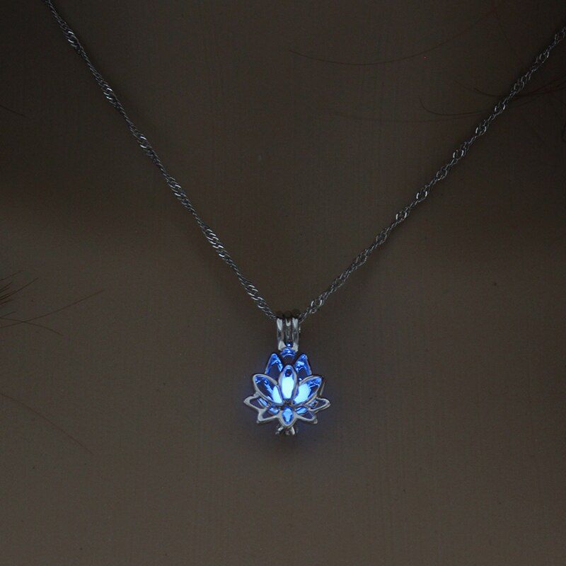 3 Colors Glowing In The Dark Lotus Flower Shaped Pendant Necklace Charm Chain Delicacy Necklace Luminous Party Jewelry Women
