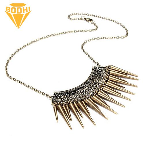 Women Punk Exaggeration Retro Choker Rivet Tassel Pendant Short Chain Necklace
