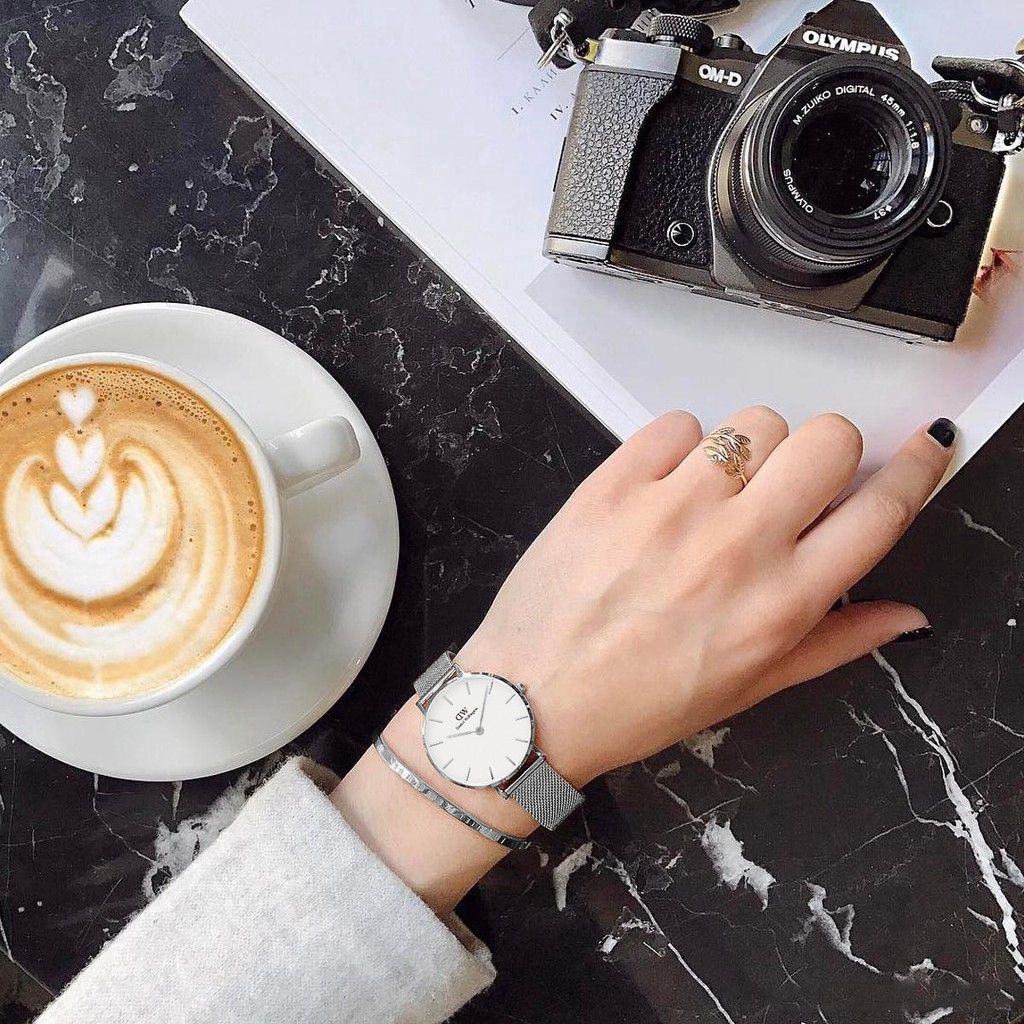 Women Magnet Buckle Strap Quartz Watch Hot Selling Woman Watch