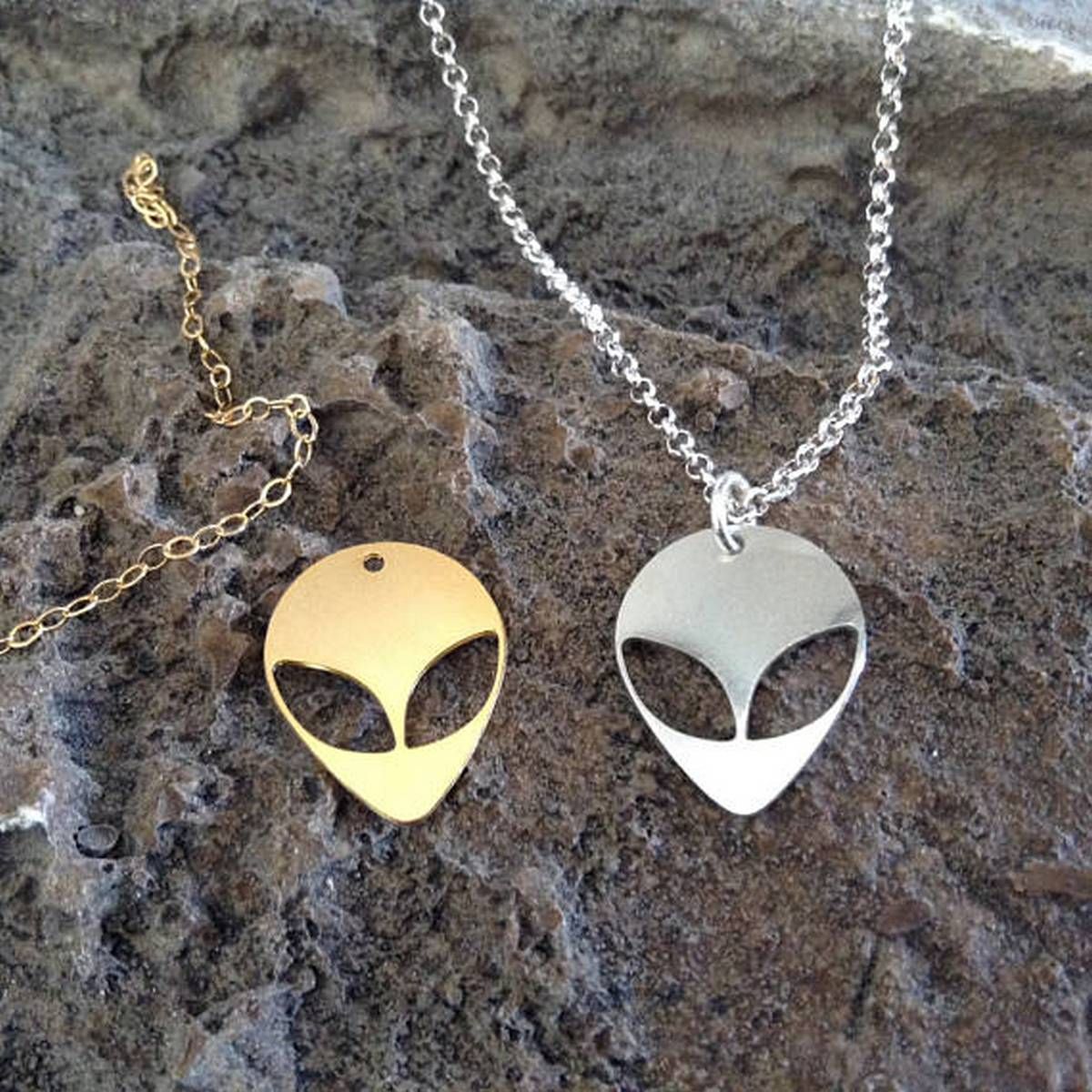 Simple Aliens Necklace Cute UFO ET Face Head Eye Emoticons Necklaces Cartoon Sci Fi Fantasy Friends Meaningful Gift