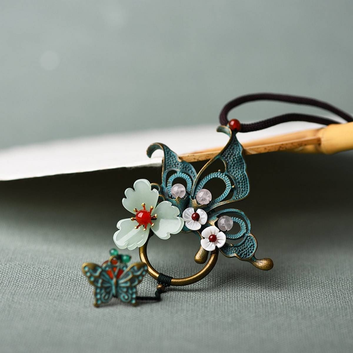 NEW Vintage long sweater necklace ethnic light green butterfly necklace flower women and girl jewelry