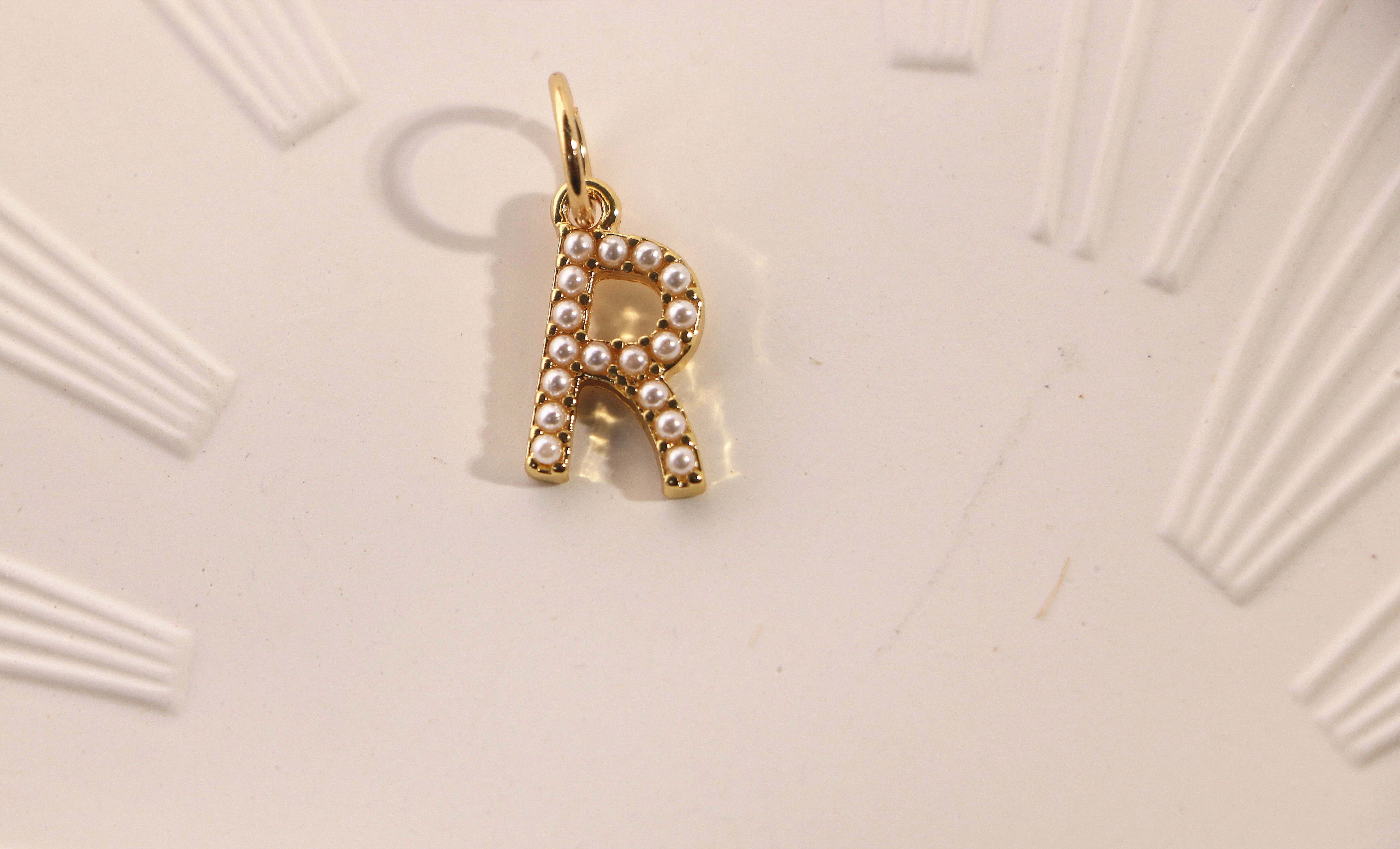 Fashion Letters Chain Freshwater Pearl Necklace For Women Baroque Pearl sMetal Charm Pendants Necklaces Choker Jewelry