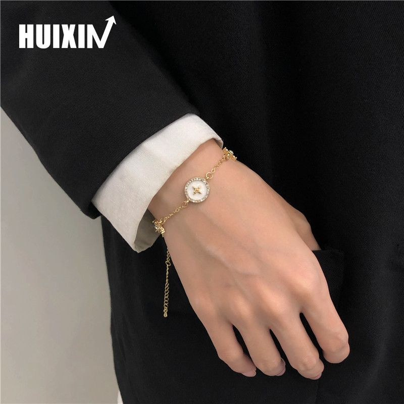 Pearl Crystal Flower Bracelet for Women Simple Elegant Korean Style Chain Bracelet Girlfriend Birthday Gift Jewelry Accessories