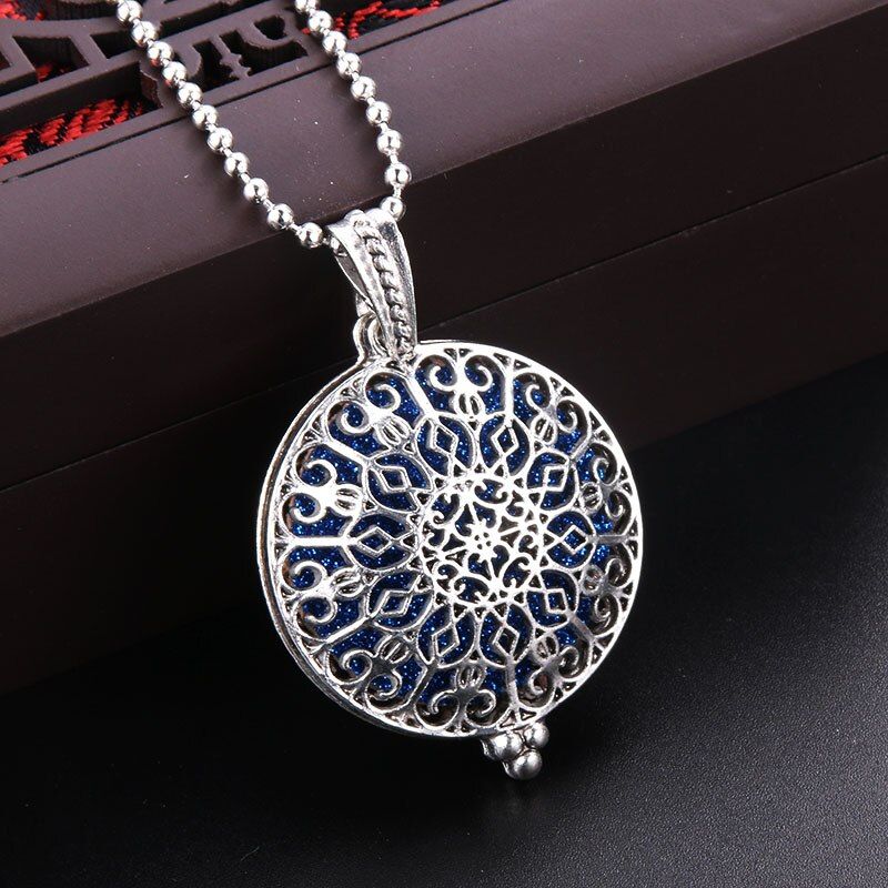 Aroma Diffuser Necklace Open Antique Vintage Lockets Pendant Perfume Essential Oil Aromatherapy Locket Necklace With Pads
