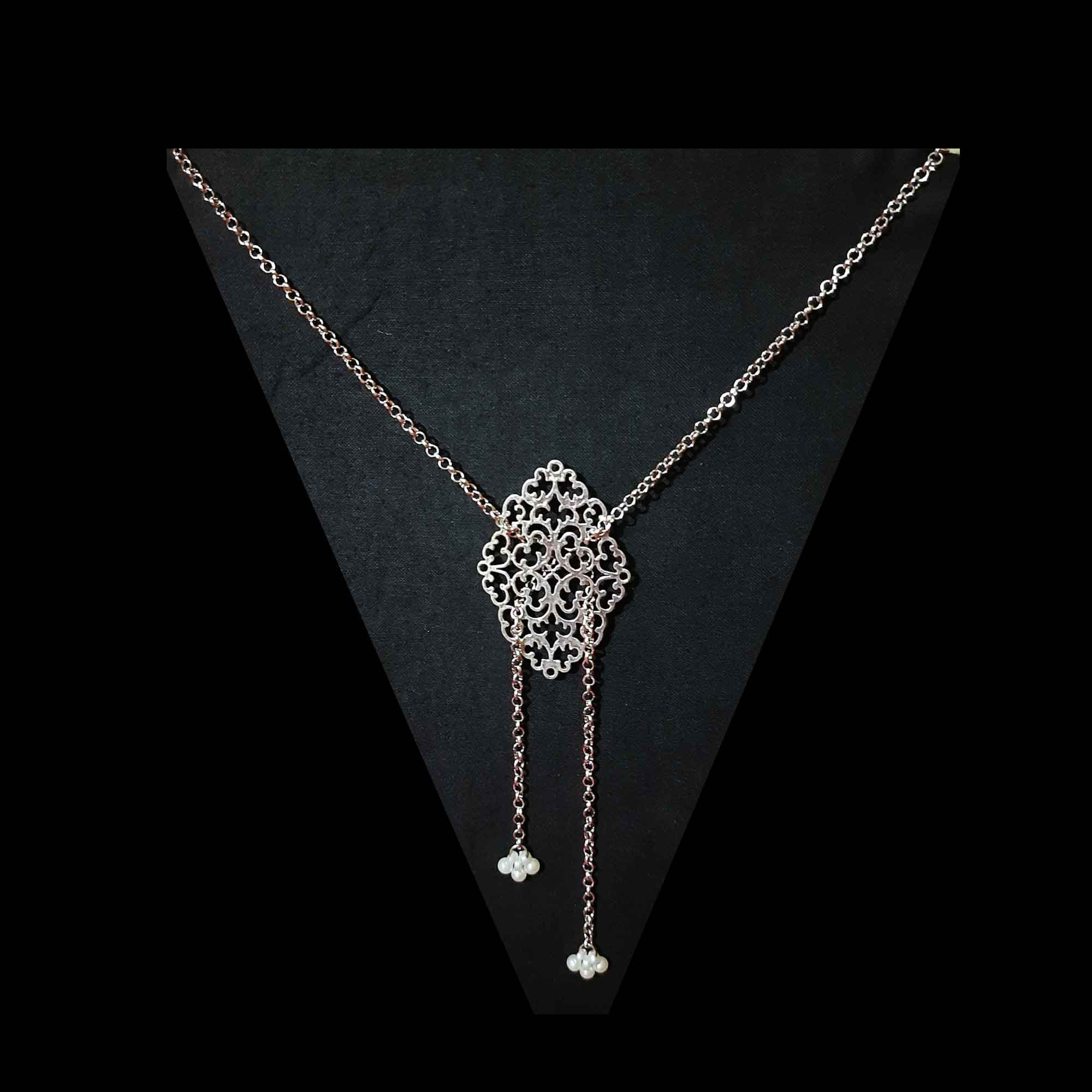 Necklace [antique metal] for woman