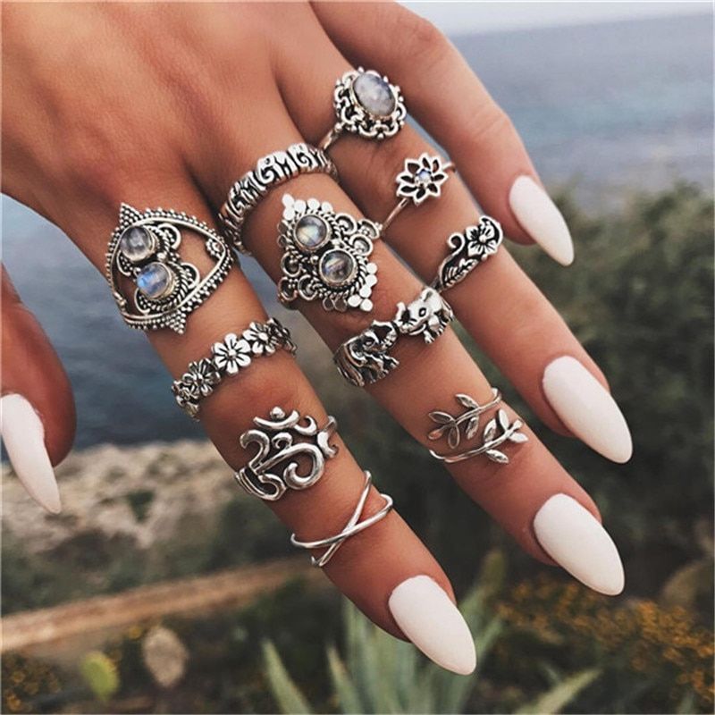 VAGZEB 12 pcs/set Punk Vintage Silver Color Ring for Woman Retro Wings Triangle Moon Geometric Heart Leaf V-shaped Ring Set