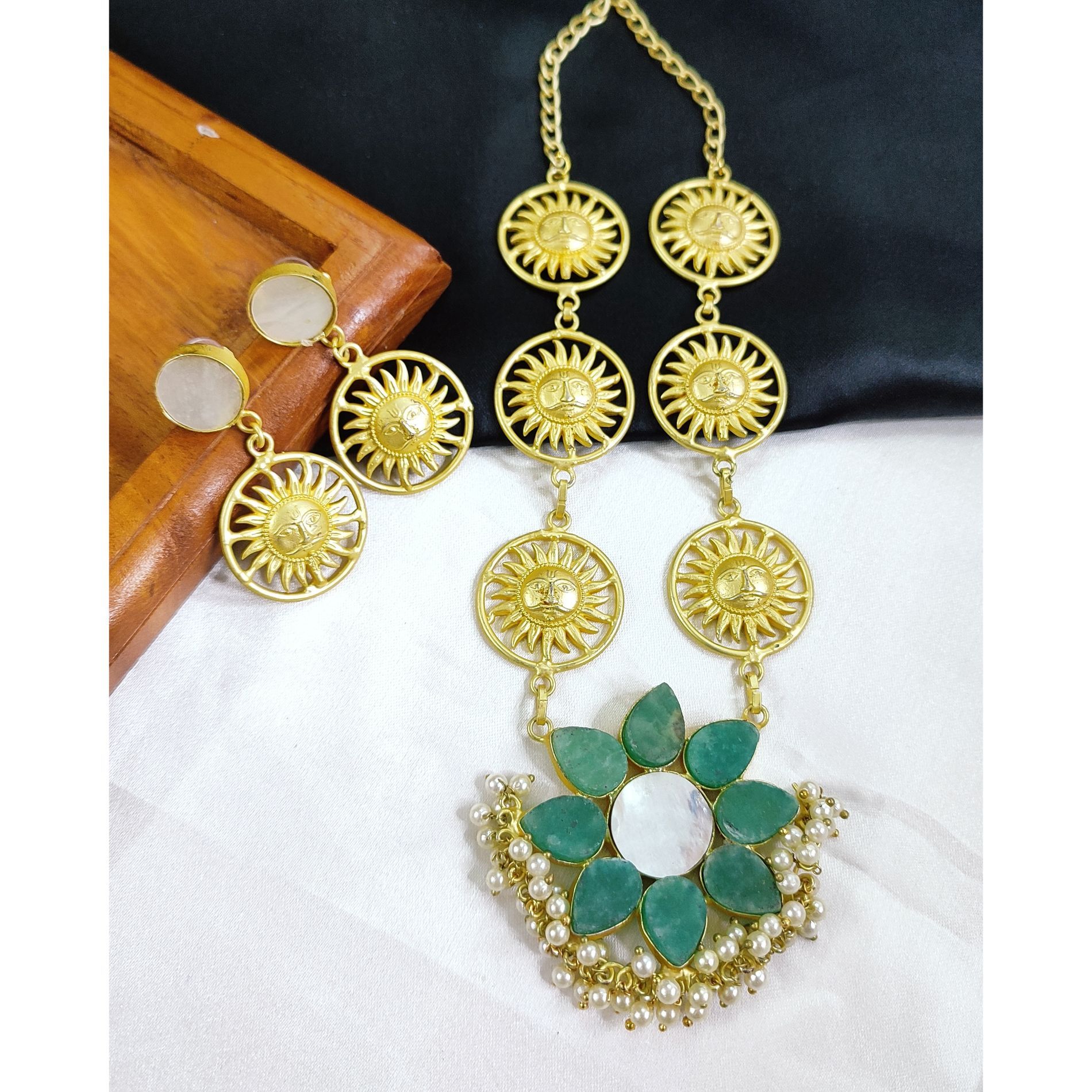 Hand Crafted Antique Matt Golden Natural Stone Uncut Stone Indian Beautiful necklace elegant trendy pendant set For Women
