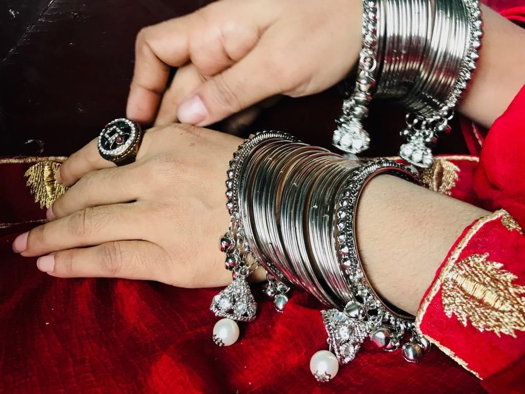 Women's Silver Colour Jumka Set (Both Hand)