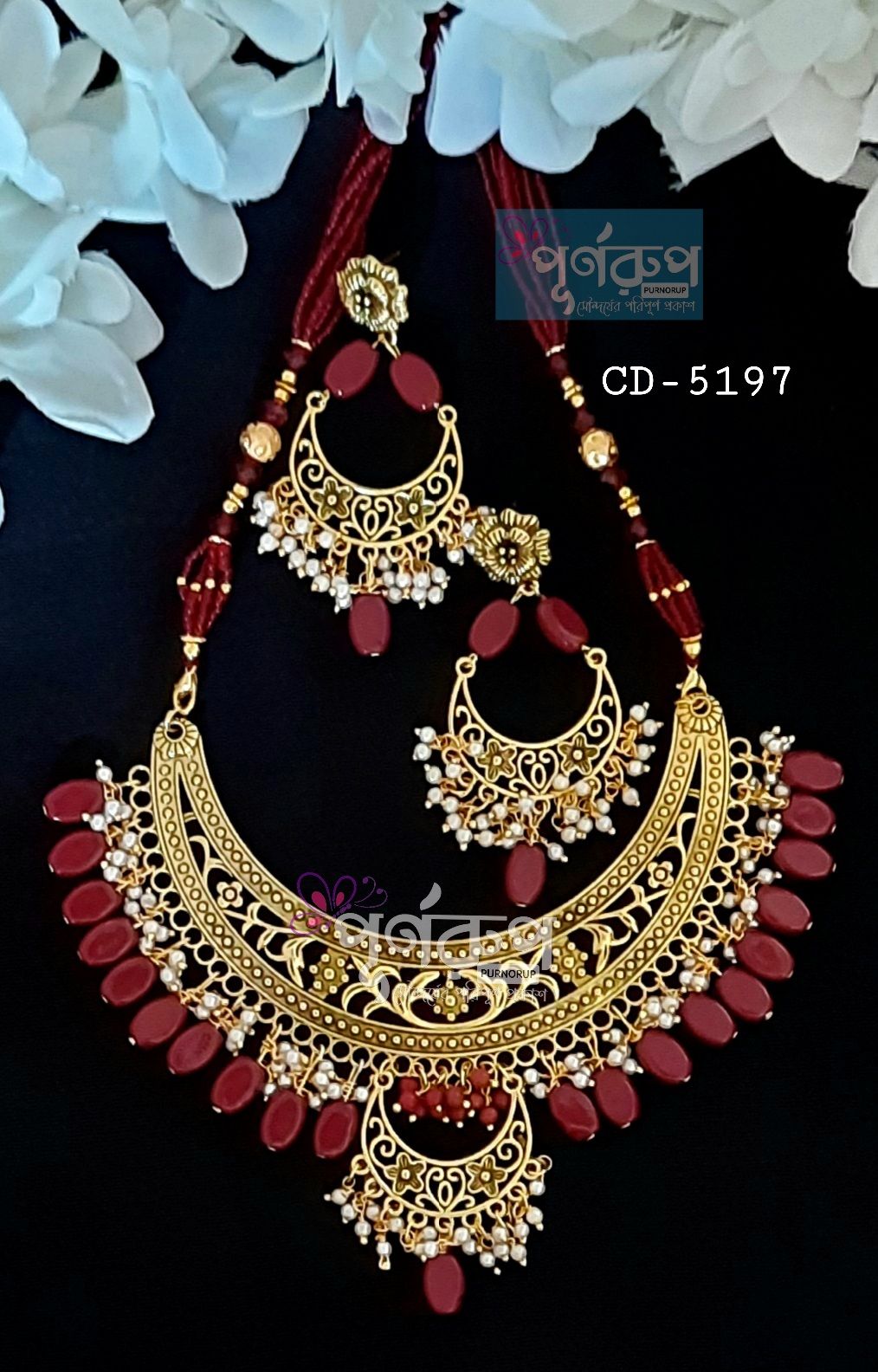Women gorgeous necklace set with earrings