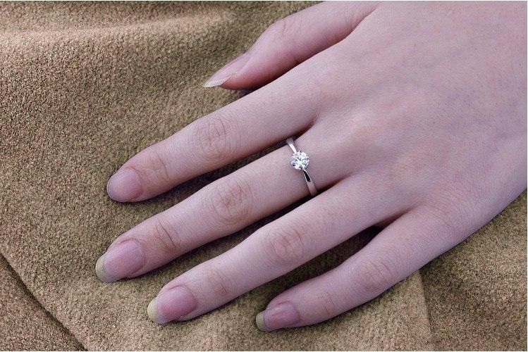 Fashion Luxury Design Silver Alloy Finger Ring for Women