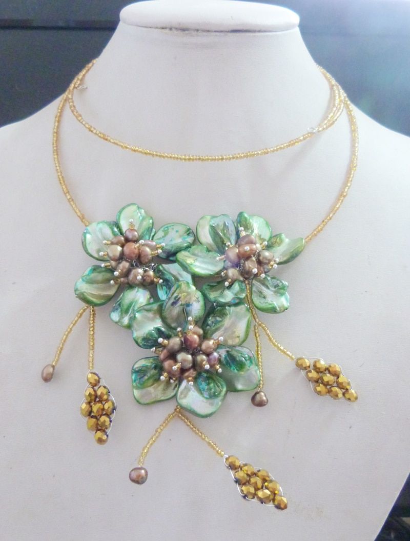 Classic pop shell flower necklace