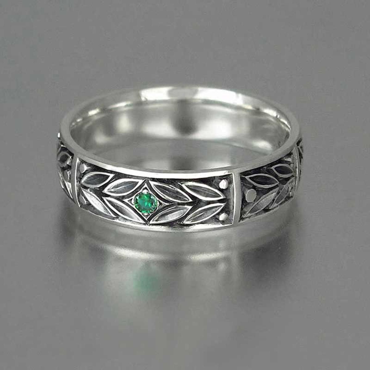 Huitan Retro Anniversary Gift Ring for women With Vintage Leaves Engraved With One Tiny Green Cubic Zircon Stone Finger Rings(null)