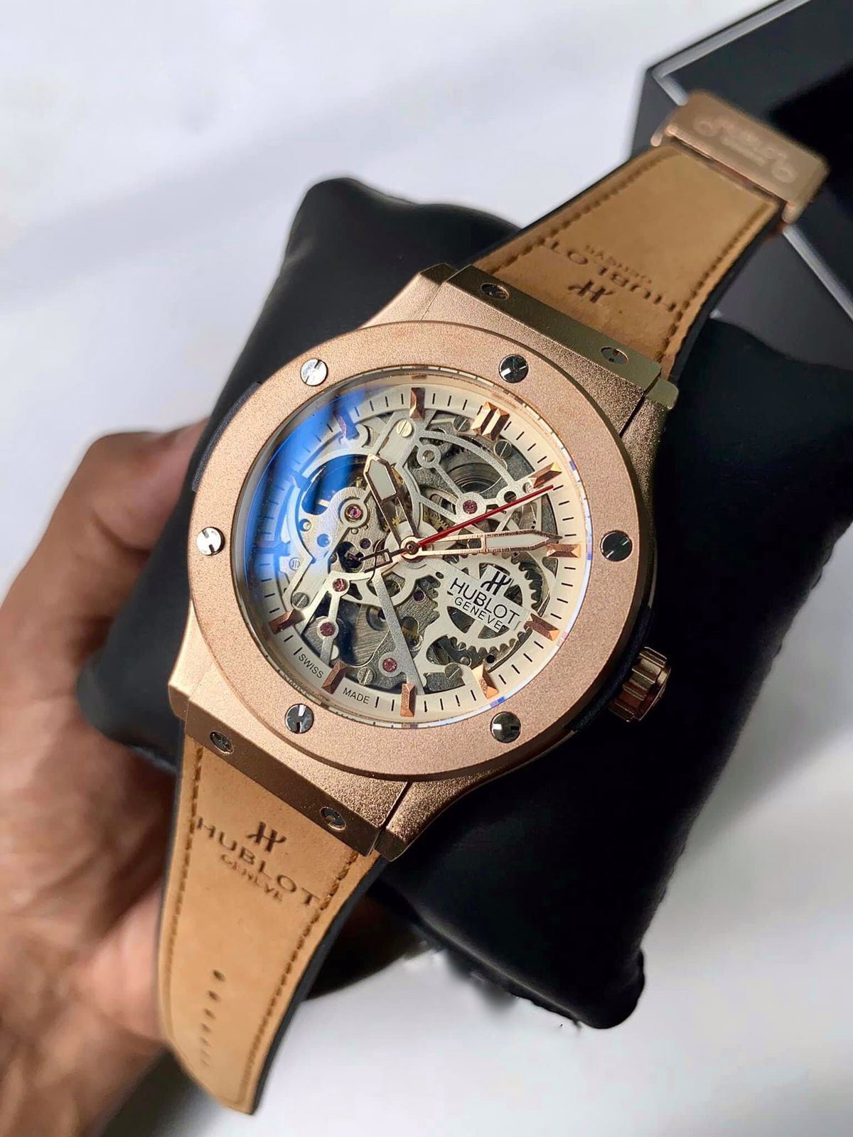 New Men's Fashionable Luxury Automatic Mechanical Movement Waterproof Watch Premium Leather Strap Wrist Watch For Men.