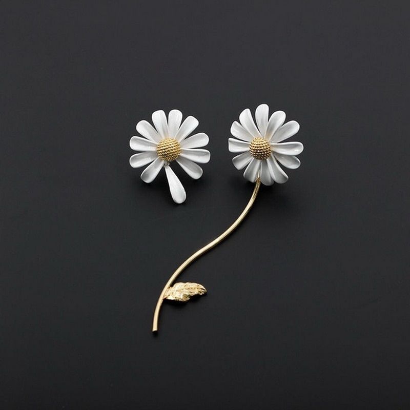 2021 New Spring White Enamel Daisy Flower Vintage Elegant Simple Opening Rings for Women Jewelry Party Gifts