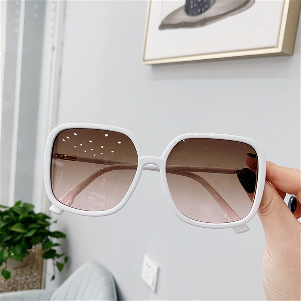 White Frame Tea LensNew Men Women Sunglasses Luxury Designer Fashion Drive Glasses UV400 Classic Trend Square Sun Glasses Retro Male Female Shades