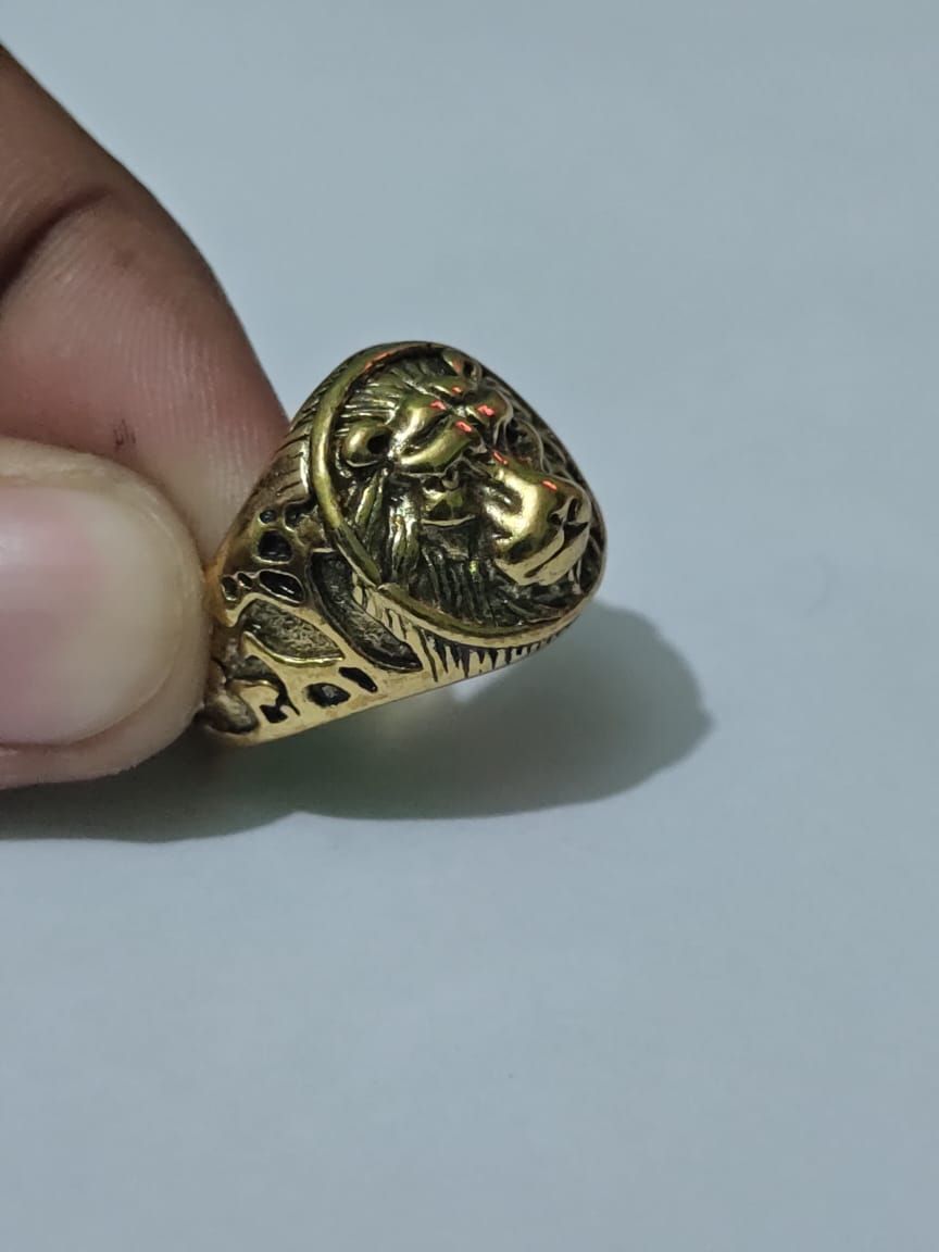 Stylish Metal Lion Ring  - Golden
