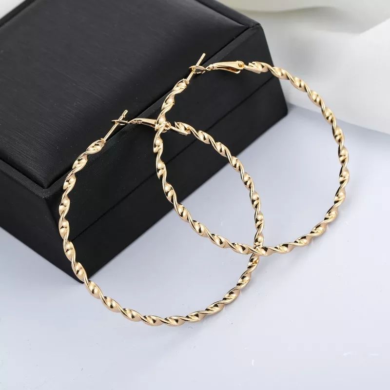 1pairs Golden colour circle earring for women(patch design)