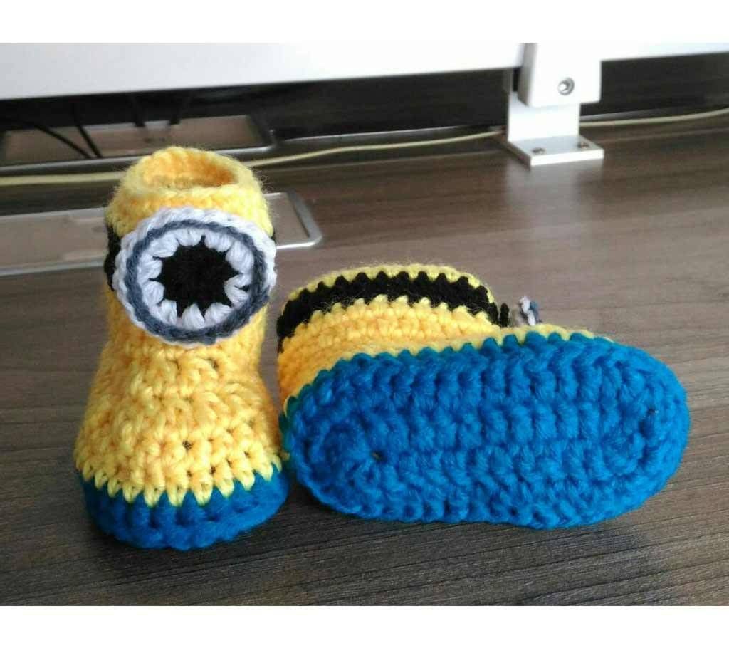 Minion shoe for 0 to 3 months