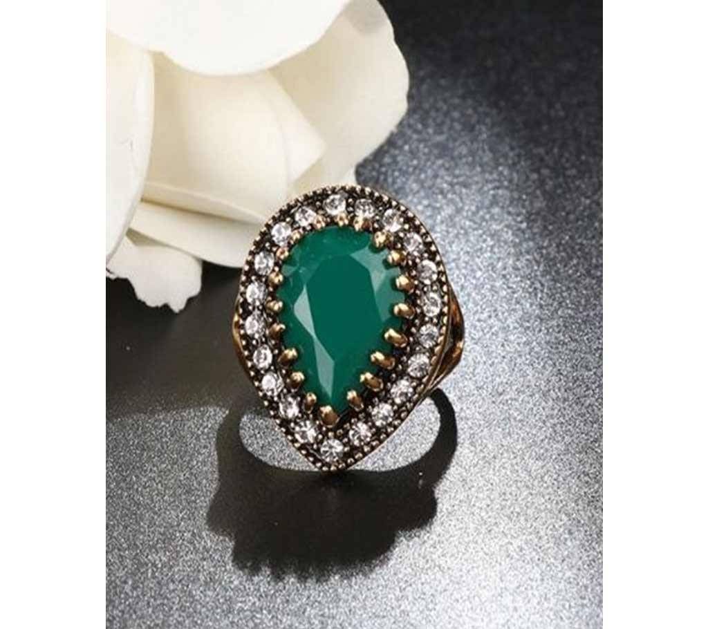 Yunkingdom Vintage Big Water Drop and Antique Gold Color Crystal rings
