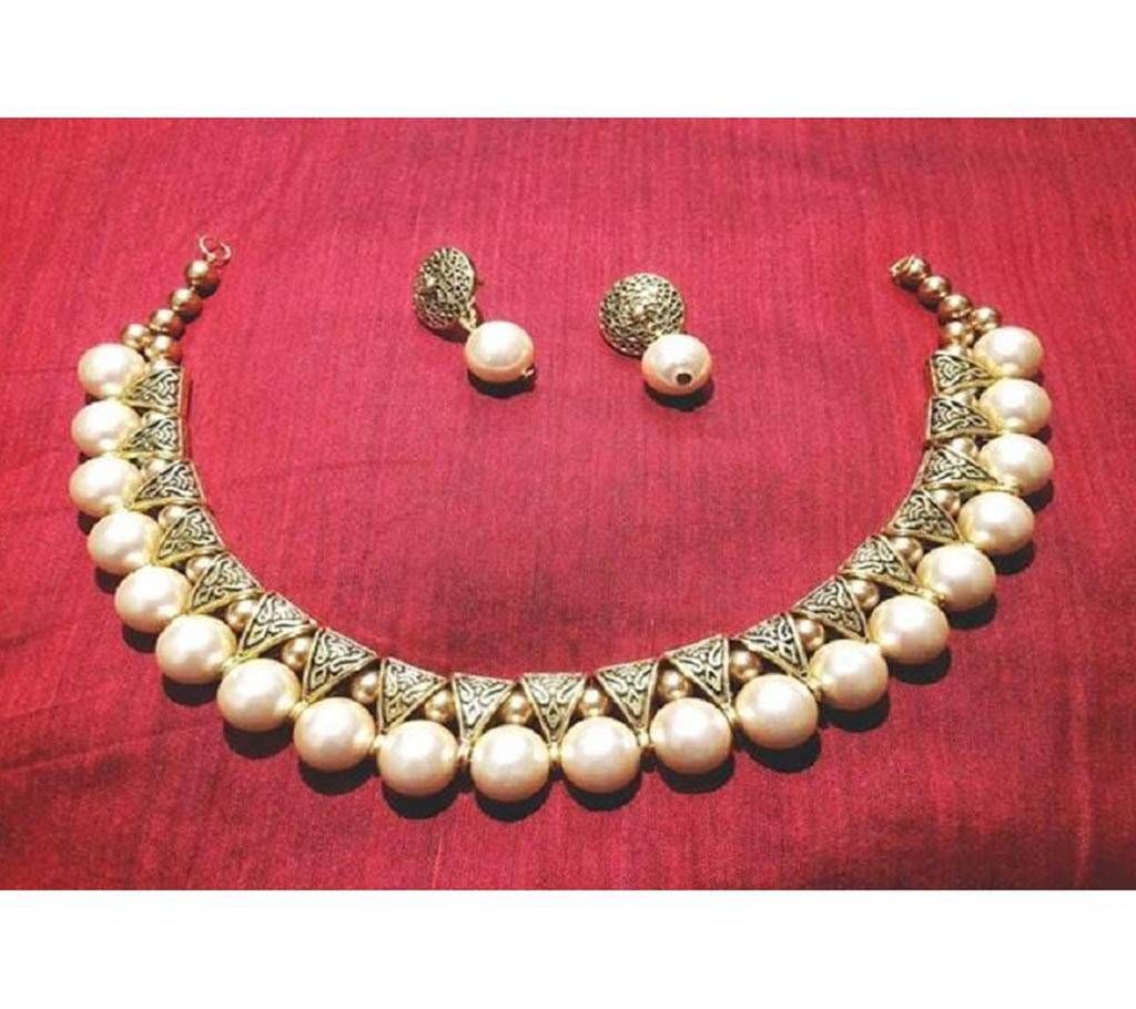 Ladies Faux Pearl Necklace 
