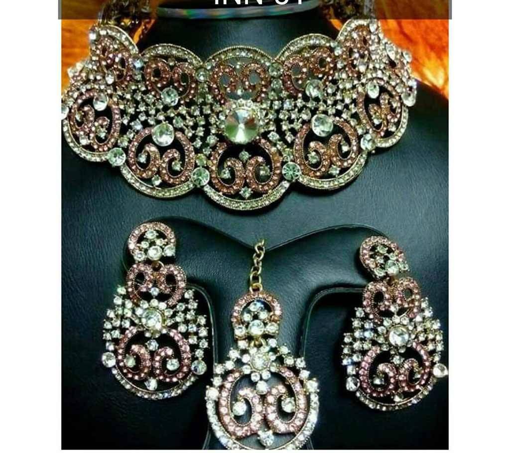 Ladies stone setting jewellery set 