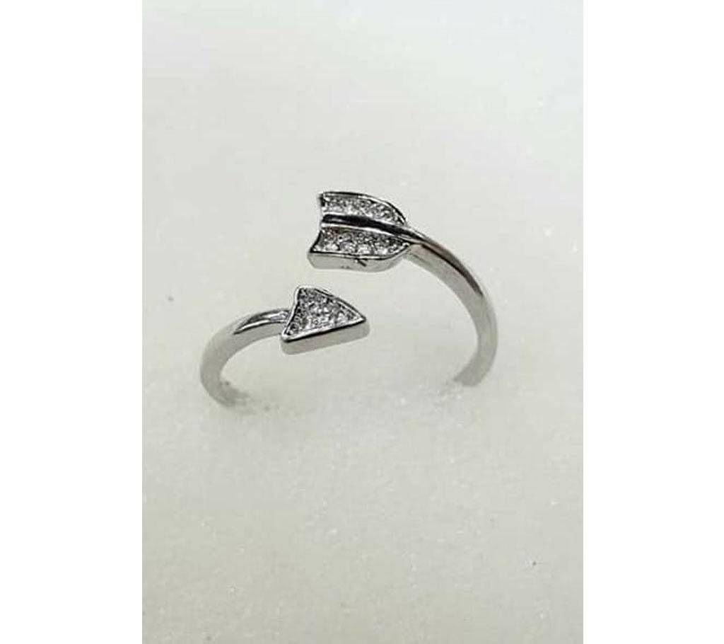Silver Diamond Cutting Finger Ring For Women