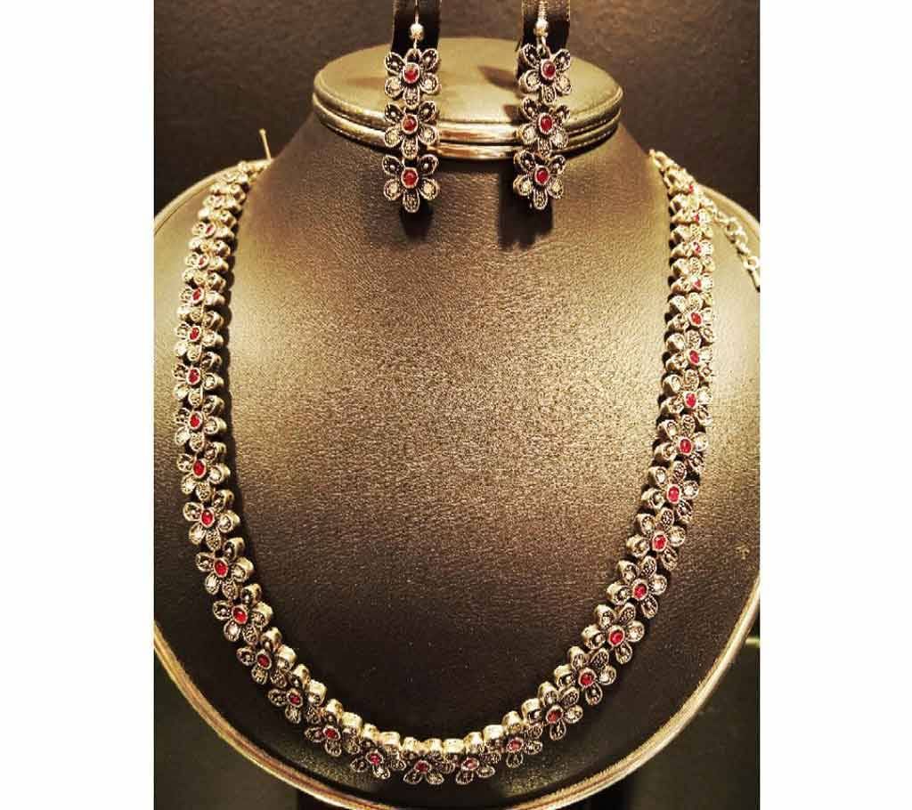 Metal body antique color necklace
