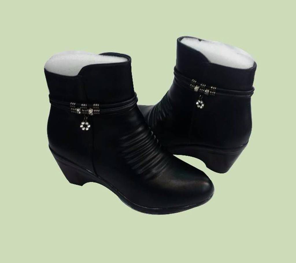 Ladies Chain Boot