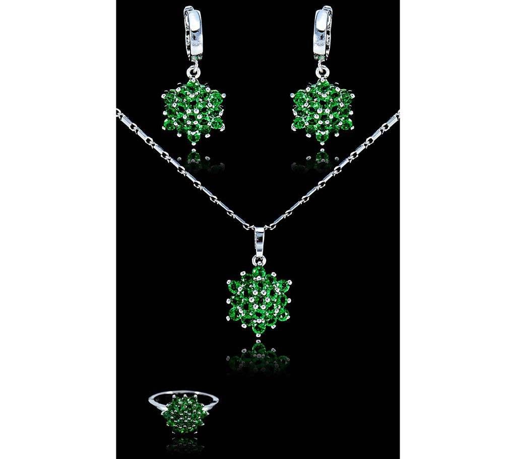 Crystal stone setting pendant with earrings 