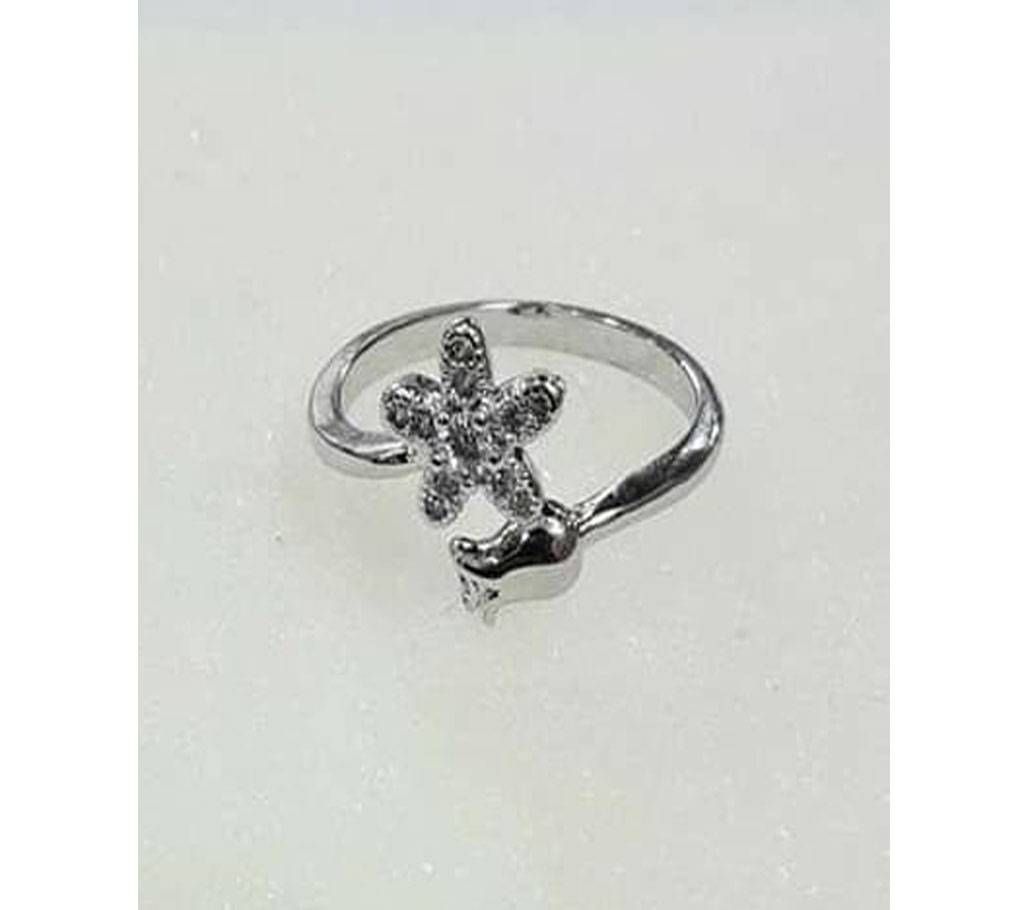 Ladies Silver Diamond Cutting Finger Ring