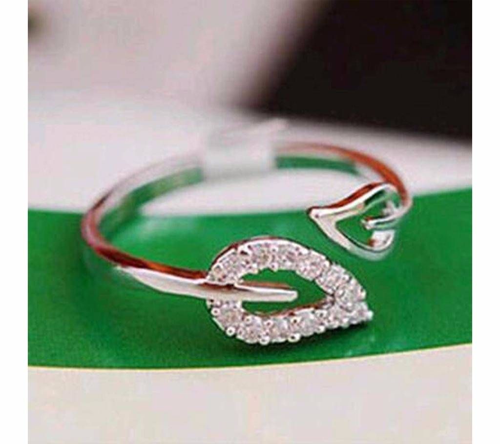 Leaf shaped finger ring