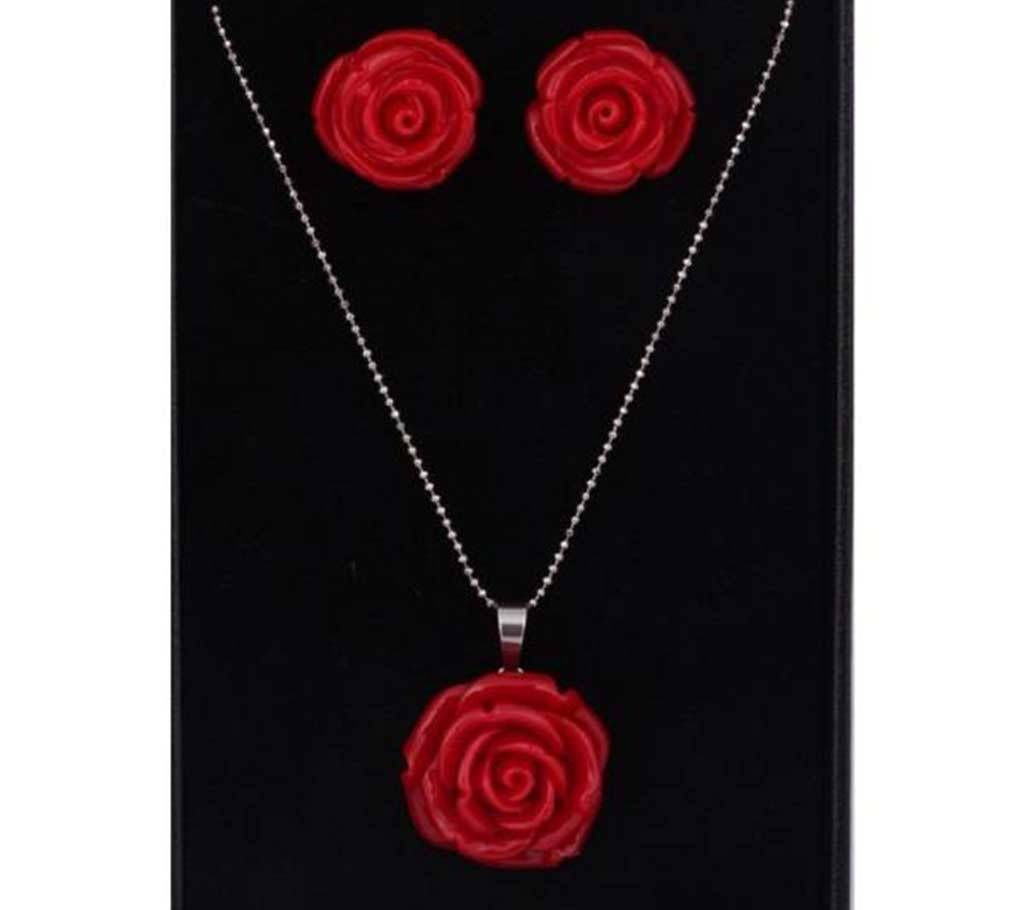 Rose Shaped Stone Setting Pendant Set