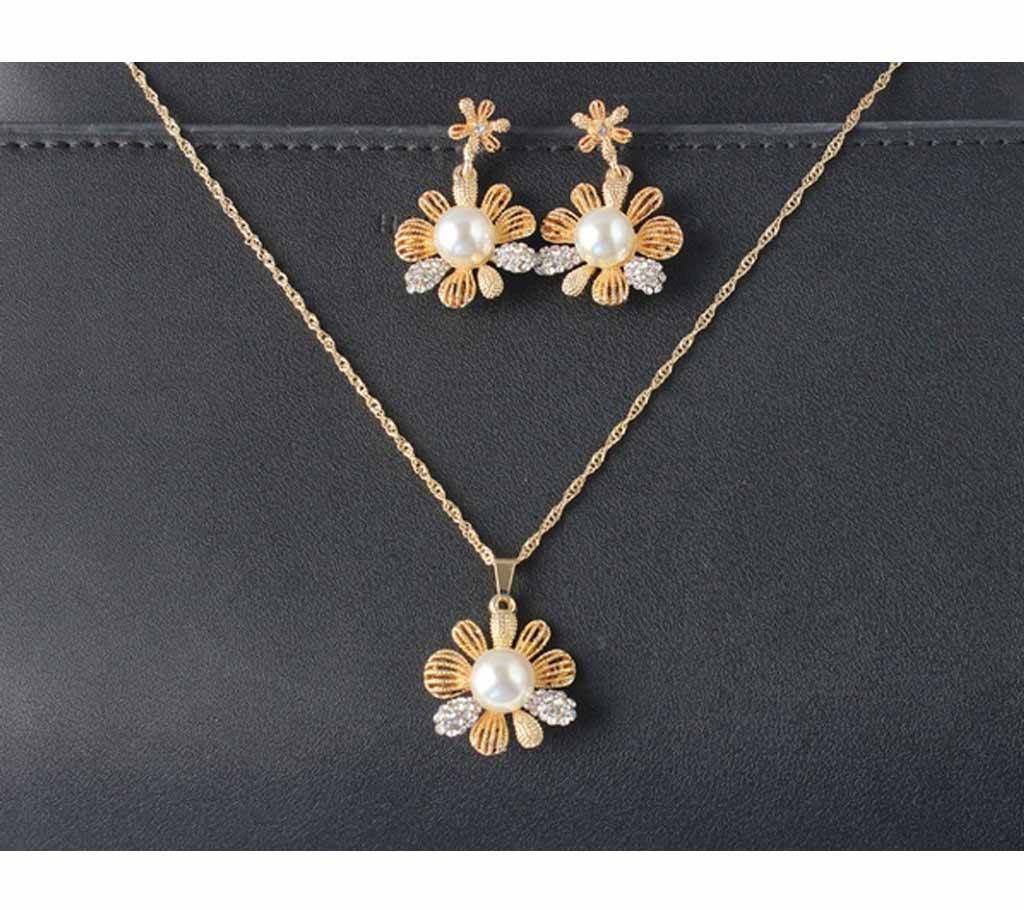 Chia Fashion Gold plated diamond flower Shaped Jewelry set (by Pink Point - CHIA32)