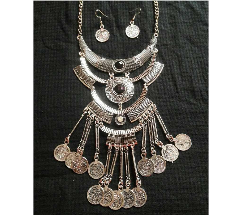 Ladies necklace with earrings 