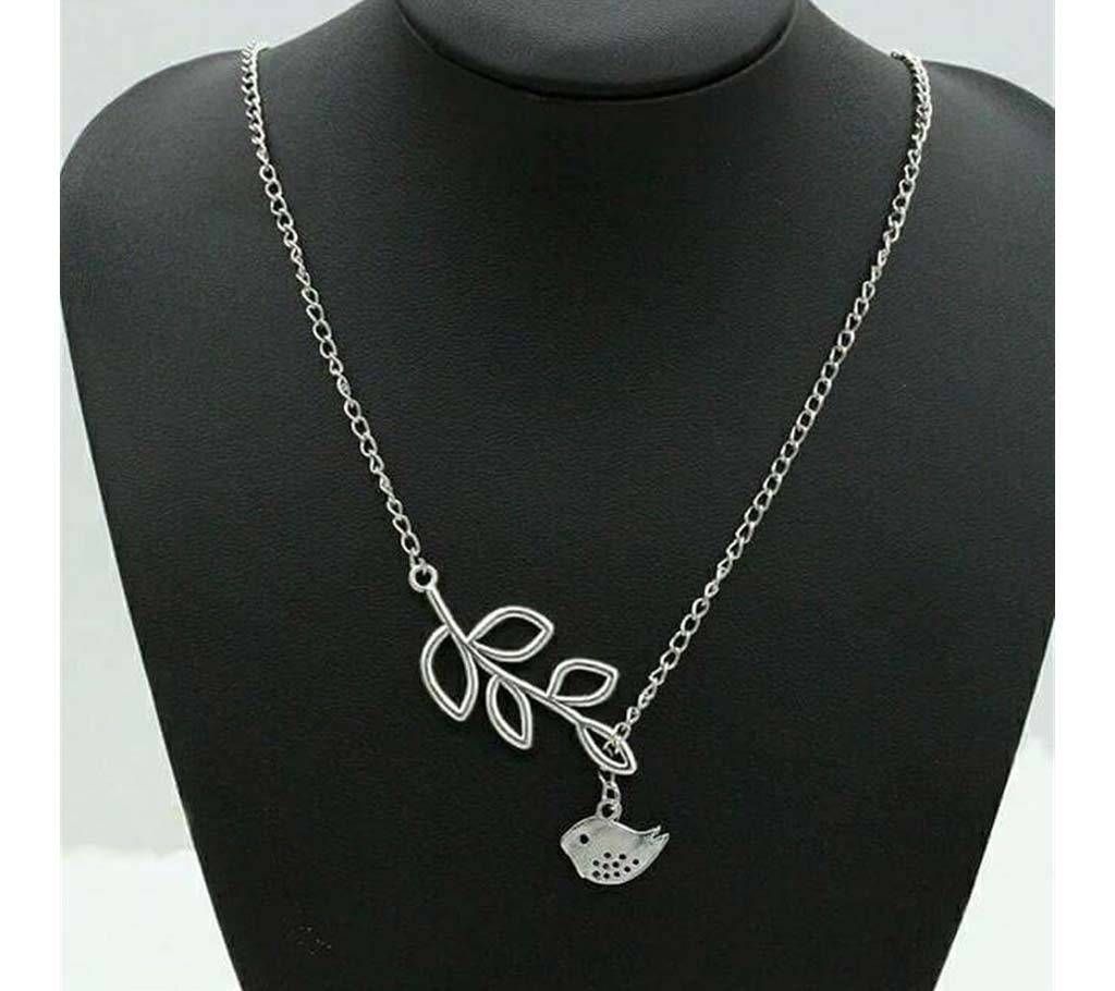 Leaf Pendent With Chain