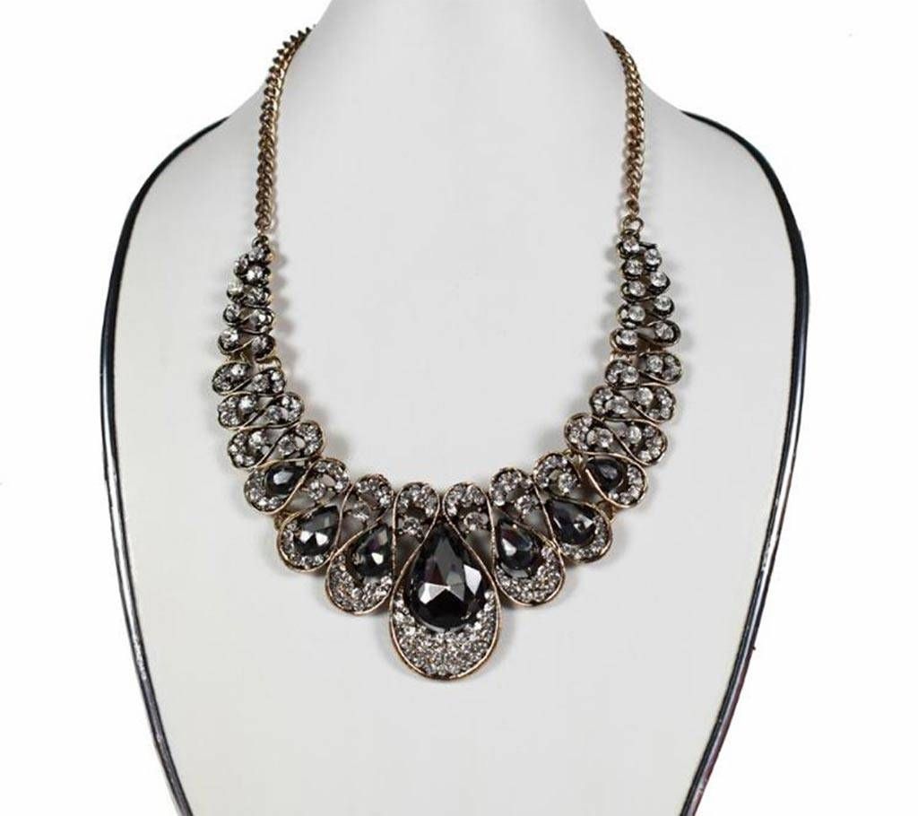 Bkack And White Stone Setting Necklace For Ladies